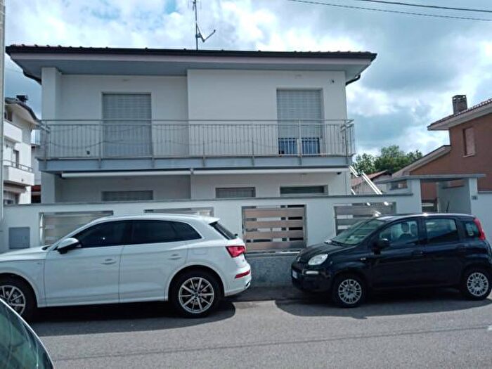 Casa con 6 locali in vendita in Via Sabotino, Villa Cortese