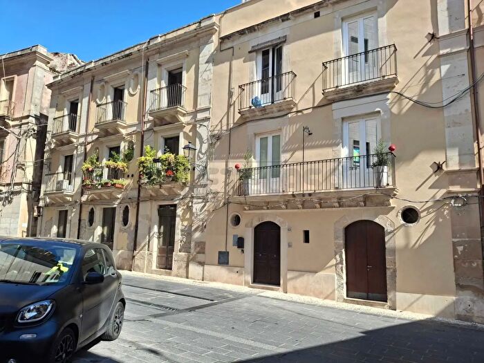 Appartamento quadrilocale in vendita in Via Vincenzo Mirabella, Siracusa