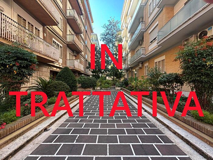 Appartamento con 5 locali in vendita in Via Ugo Bartolomei, Roma