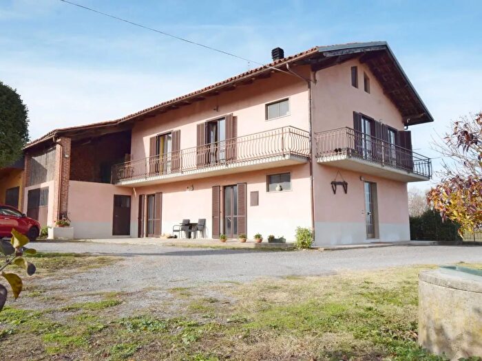 Casa con 7 locali in vendita in Strada di Castellaro, Villanova Mondovi