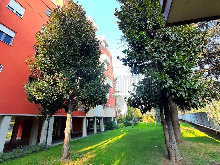Appartamento bilocale in affitto in Via Valsesia, Bisceglie, Milano