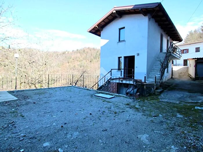 Appartamento quadrilocale in vendita in Via Lombai, Grimacco