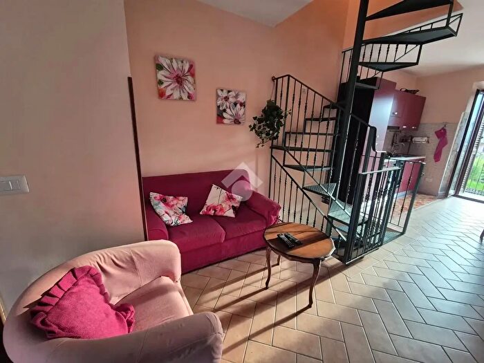 Appartamento trilocale in vendita in Via Dante Alighieri, Carpineto Romano