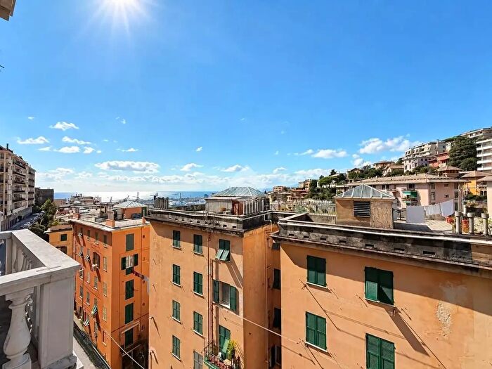 Appartamento con 5 locali in vendita in Via Capraia, Genova