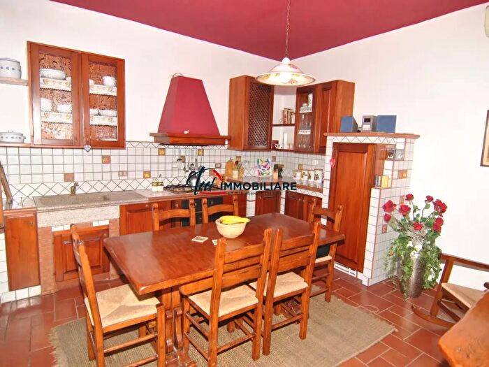 Casa con 6 locali in vendita in Piazza della Chiesa, Livorno