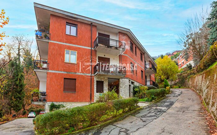 Appartamento con 5 locali in vendita in Strada del Ponte Verde, Torino