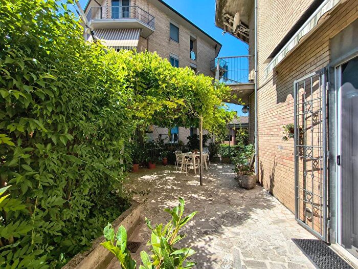 Appartamento con 5 locali in affitto in Via del Filato, Santa Lucia, Perugia