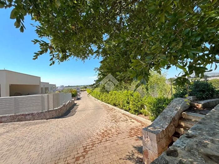 Casa con 6 locali in vendita in Contrada Cerrosa, Locorotondo