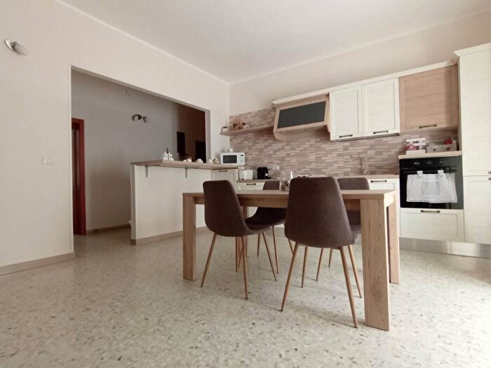 Appartamento bilocale in affitto in Via Pola, Centro, Mottola