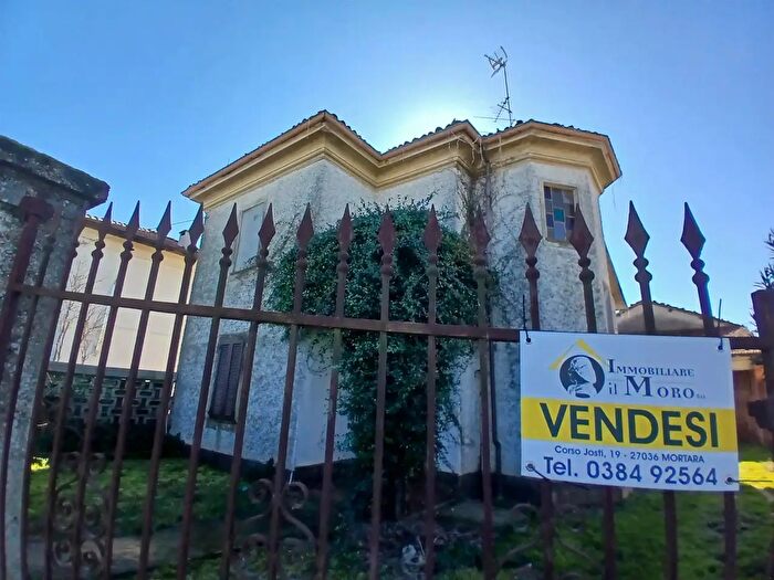 Casa quadrilocale in vendita in Mortara