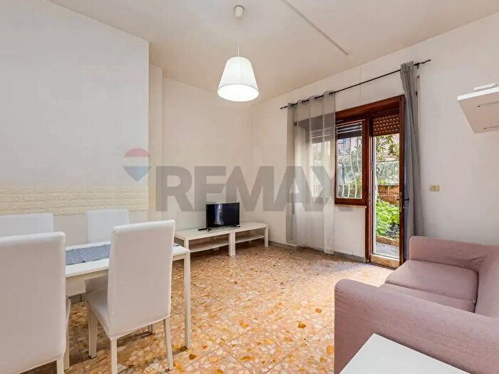 Appartamento con 6 locali in affitto in Roma