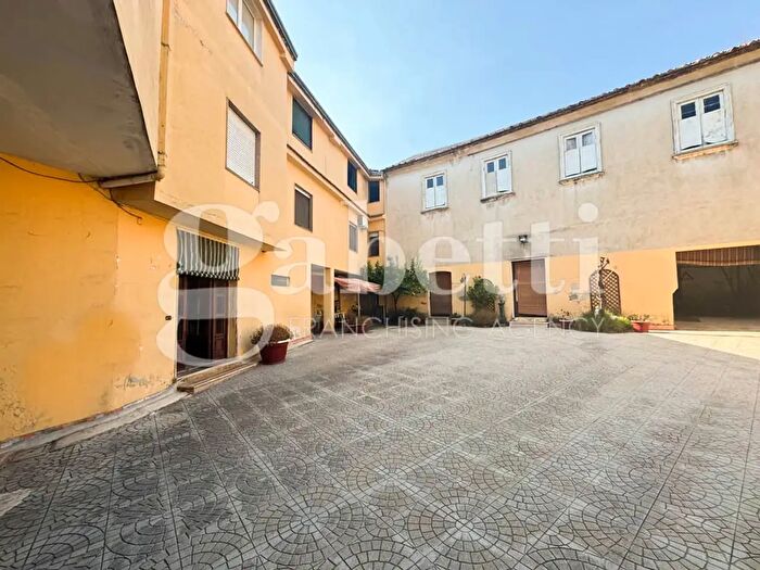 Casa con 5 locali in vendita in Via Leopoldo Santagata, Villa Di Briano