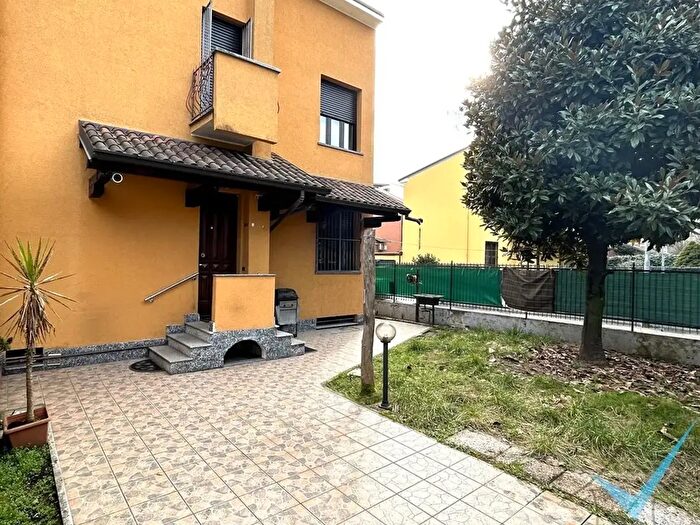 Casa trilocale in vendita in Via Confalonieri, Desio