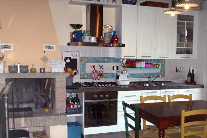 Casa con 6 locali in vendita in Via Uliveta, Montopoli In Val DArno