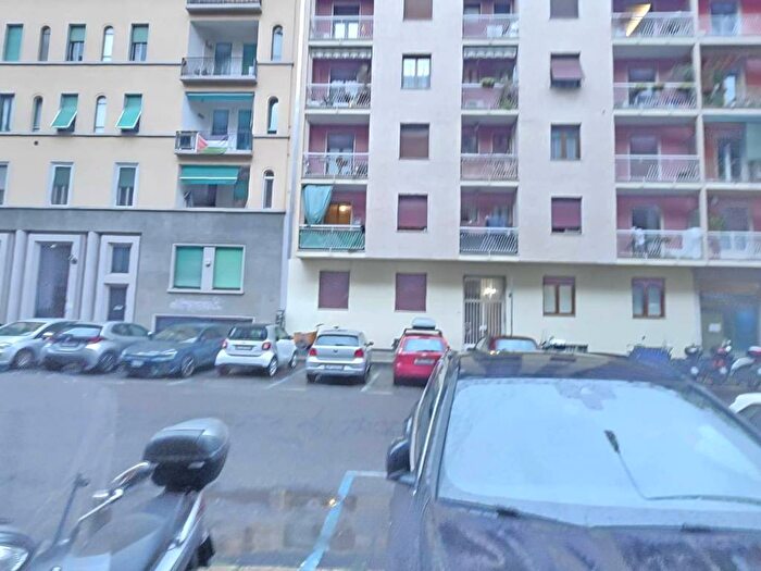 Appartamento trilocale in affitto in Via Lepontina, Farini, Milano