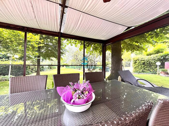 Casa con 8 locali in vendita in Arezzo