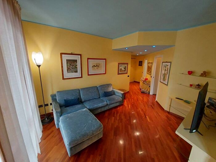 Appartamento trilocale in affitto in Via Fiuggi, Dergano, Milano