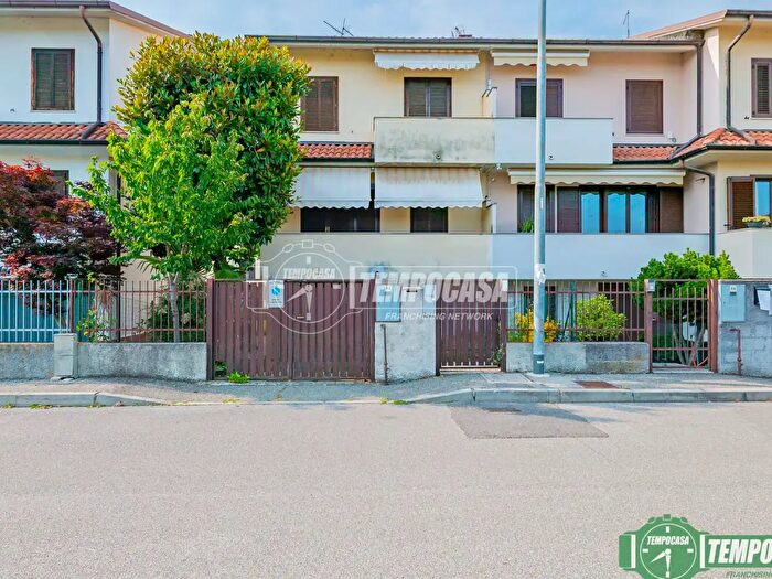 Casa quadrilocale in vendita in Via Giuseppe di Vittorio, Borgo San Giovanni