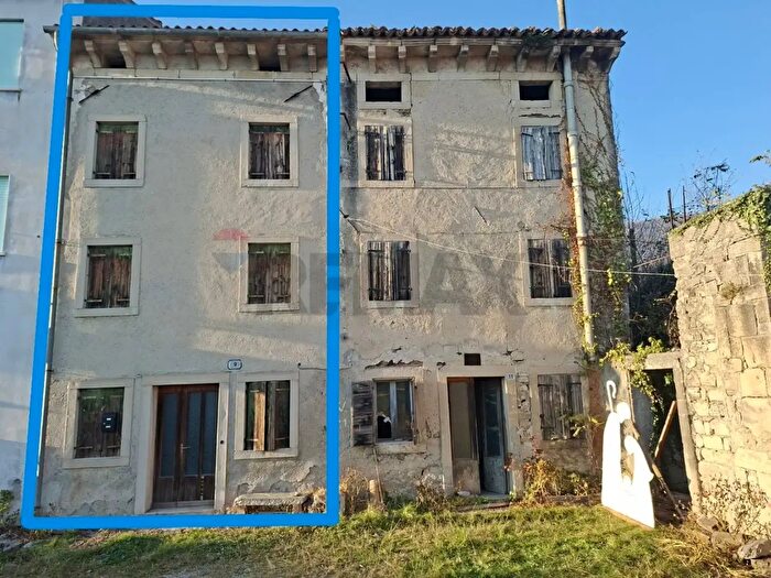 Casa con 8 locali in vendita in Fregona