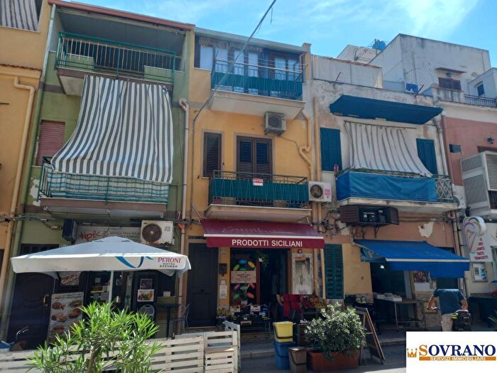 Casa bilocale in vendita in Via Roma, Isola Delle Femmine