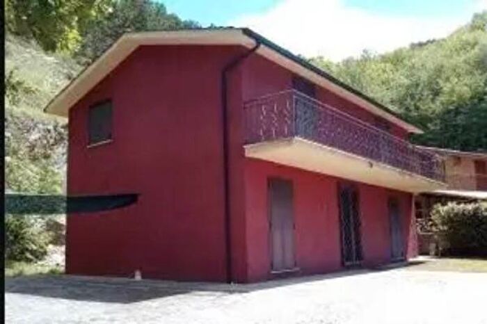 Casa con 6 locali in vendita in Via Monte Scalambra Alta Snc, Serrone