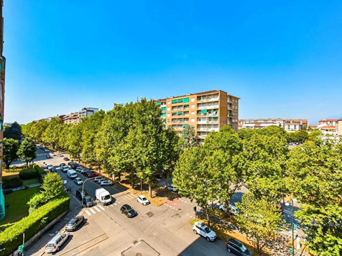Appartamento trilocale in vendita in Corso Monte Cucco, Torino