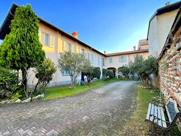 Appartamento trilocale in vendita in Via Vittorio Emanuele, Cuggiono