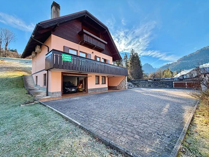Casa con 6 locali in vendita in Via Luigi Cadorna, Tarvisio