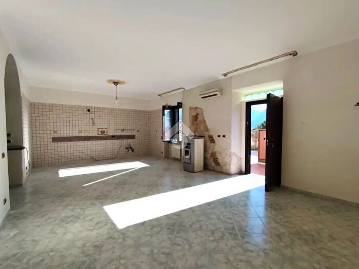 Appartamento quadrilocale in vendita in Via Ruotoli, Santa Maria A Vico