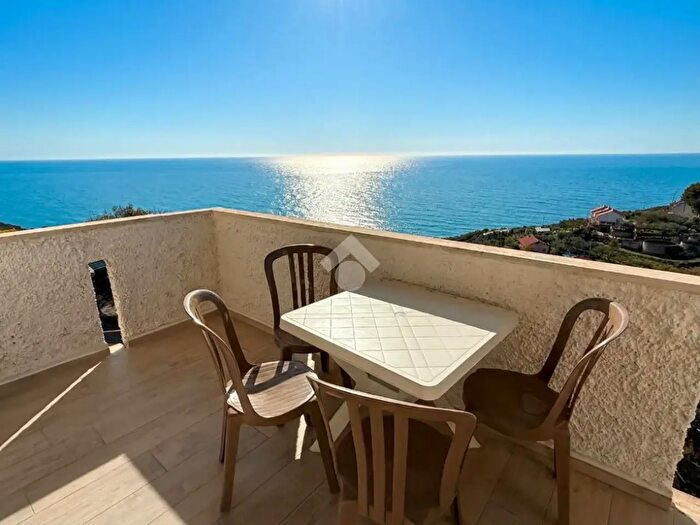 Appartamento trilocale in vendita in Via Ciosa, Costarainera