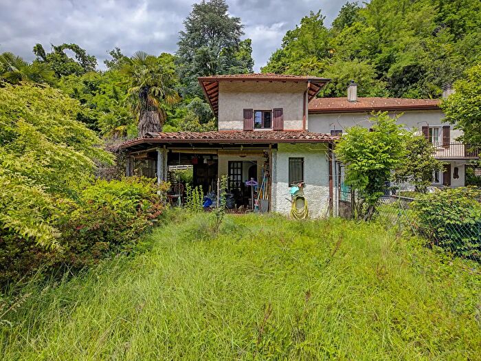 Casa quadrilocale in vendita in Via Muceno, Porto Valtravaglia