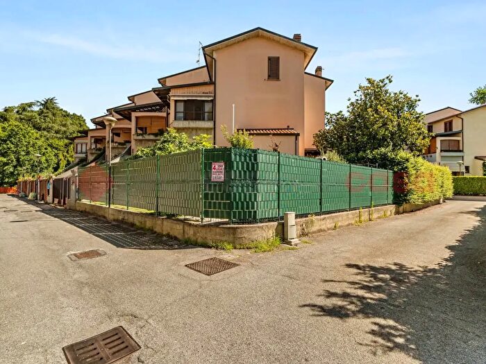 Appartamento quadrilocale in vendita in Via Monsignor Felice Falcetti, Lacchiarella
