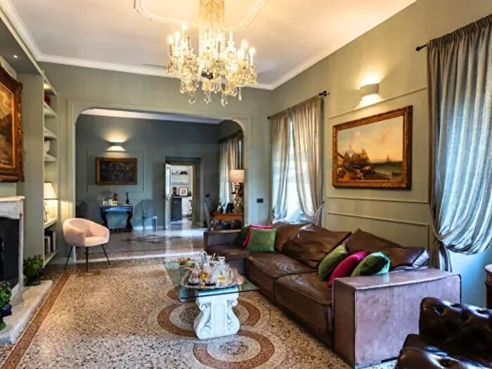 Appartamento con 6 locali in vendita in Lungotevere dei Mellini, Roma