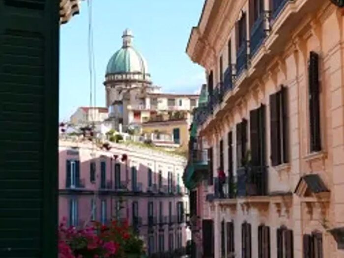 Appartamento con 5 locali in affitto in Piazza Giulio Rodinò, Napoli