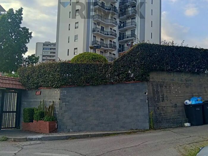 Appartamento con 6 locali in vendita in Viale Nitta, Catania