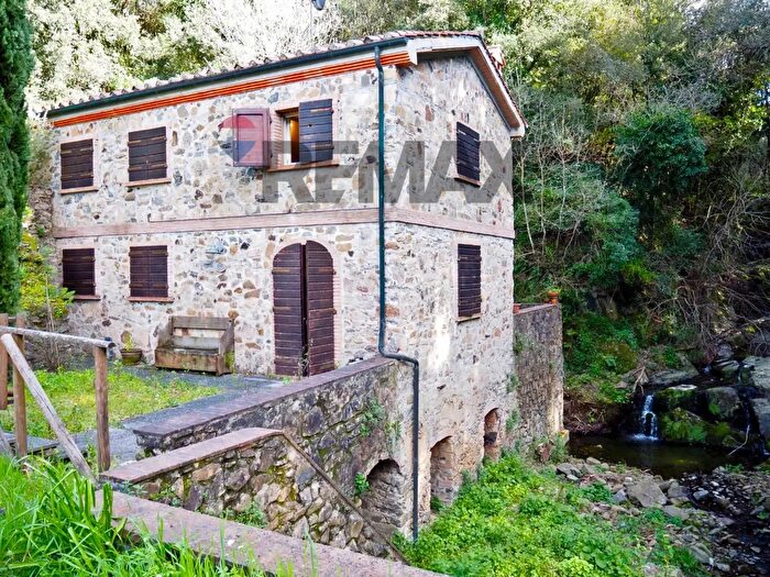Casa quadrilocale in vendita in Strada Comunale di Casavecchia, Castagneto Carducci