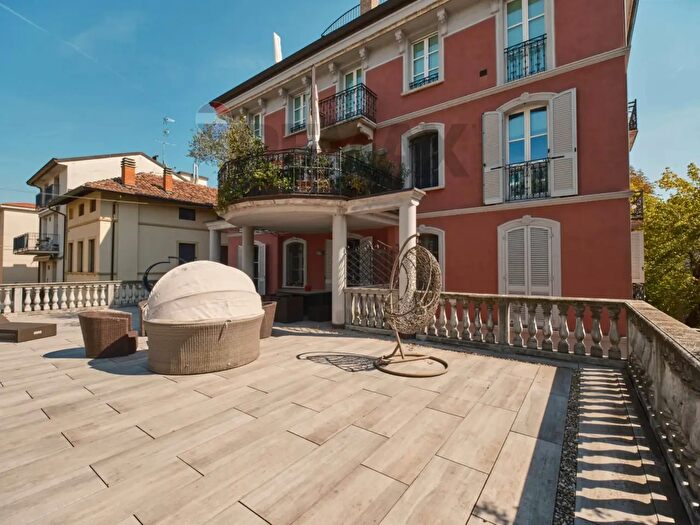 Appartamento con 6 locali in vendita in Viale Matteotti, Salsomaggiore Terme