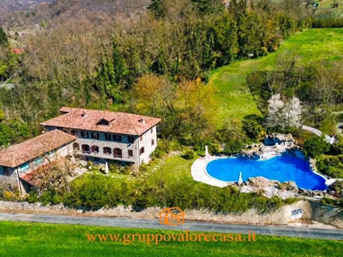 Casa con 20 locali in vendita in Acqui Terme