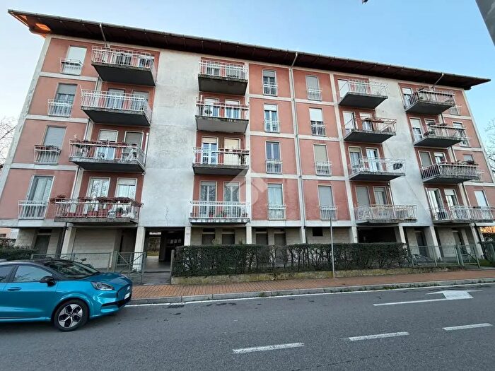 Appartamento trilocale in vendita in Via Tolmezzo, Novara