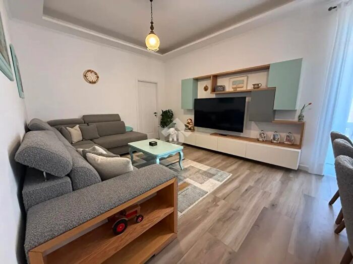 Appartamento con 6 locali in vendita in Via Genova, La Spezia