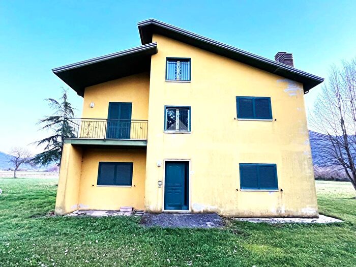 Appartamento trilocale in vendita in Via Laura, Volturara Irpina