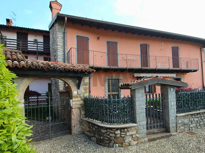 Casa quadrilocale in vendita in Via Convento, Almenno San Salvatore