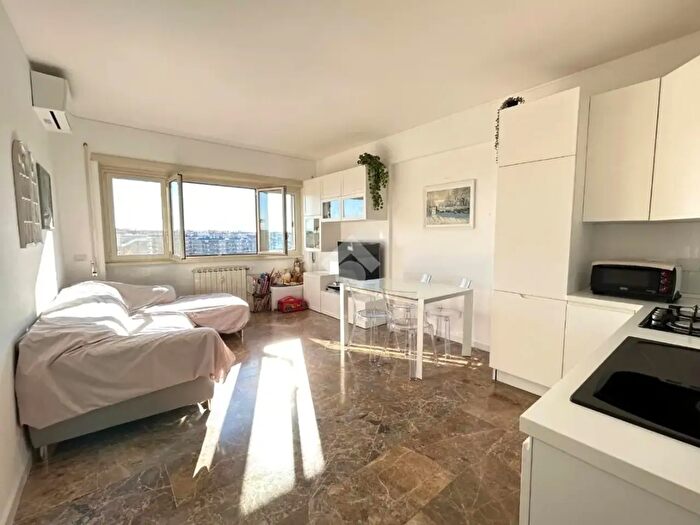 Appartamento trilocale in vendita in Via Giovanni Caselli, Roma