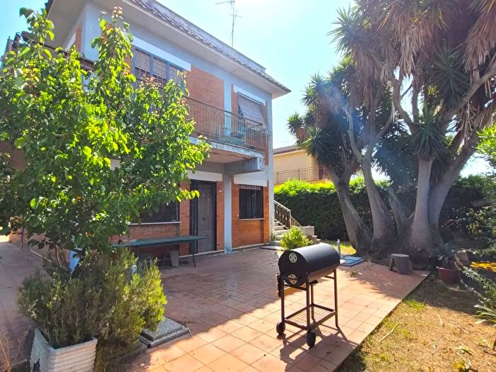 Casa con 6 locali in vendita in Via Vittorio Alfieri, Anzio
