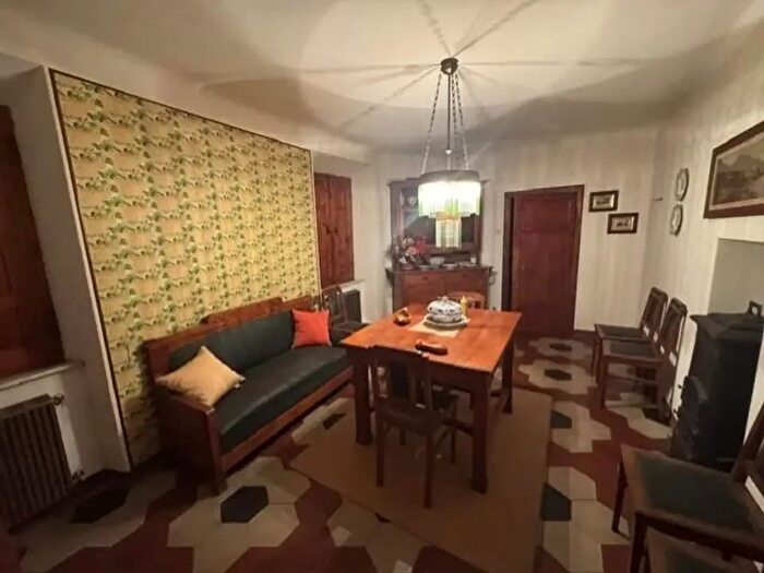 Casa con 18 locali in vendita in Calci