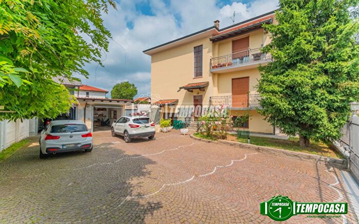 Casa con 7 locali in vendita in Via Milano, Corbetta