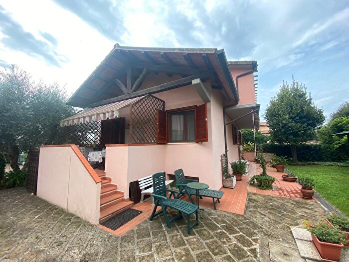 Casa con 10 locali in vendita in Grosseto