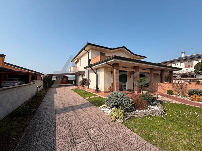 Casa con 5 locali in vendita in Via Don Minzoni Ro, Villamarzana