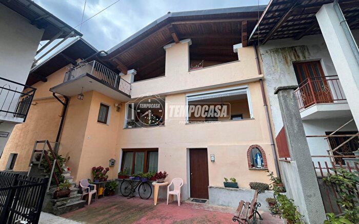 Casa con 7 locali in vendita in Borgata Foresta, Castelnuovo Nigra