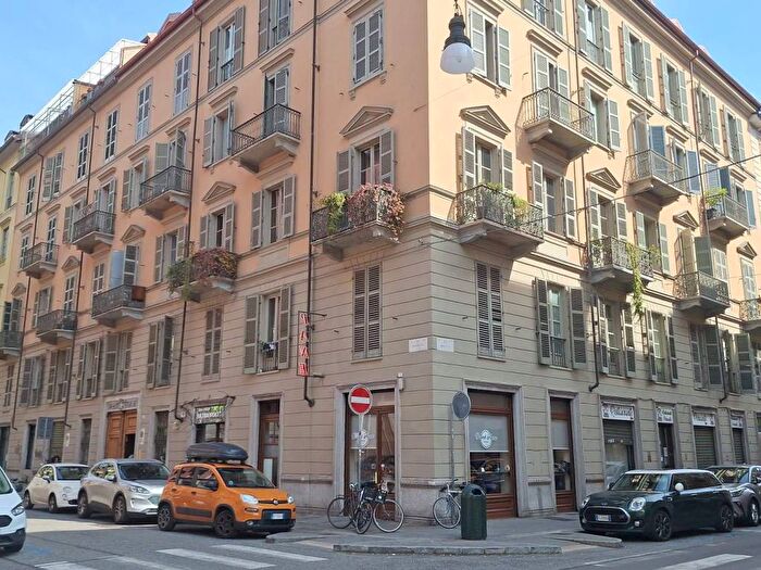 Appartamento bilocale in affitto in Via Andrea Massena, Crocetta, Torino